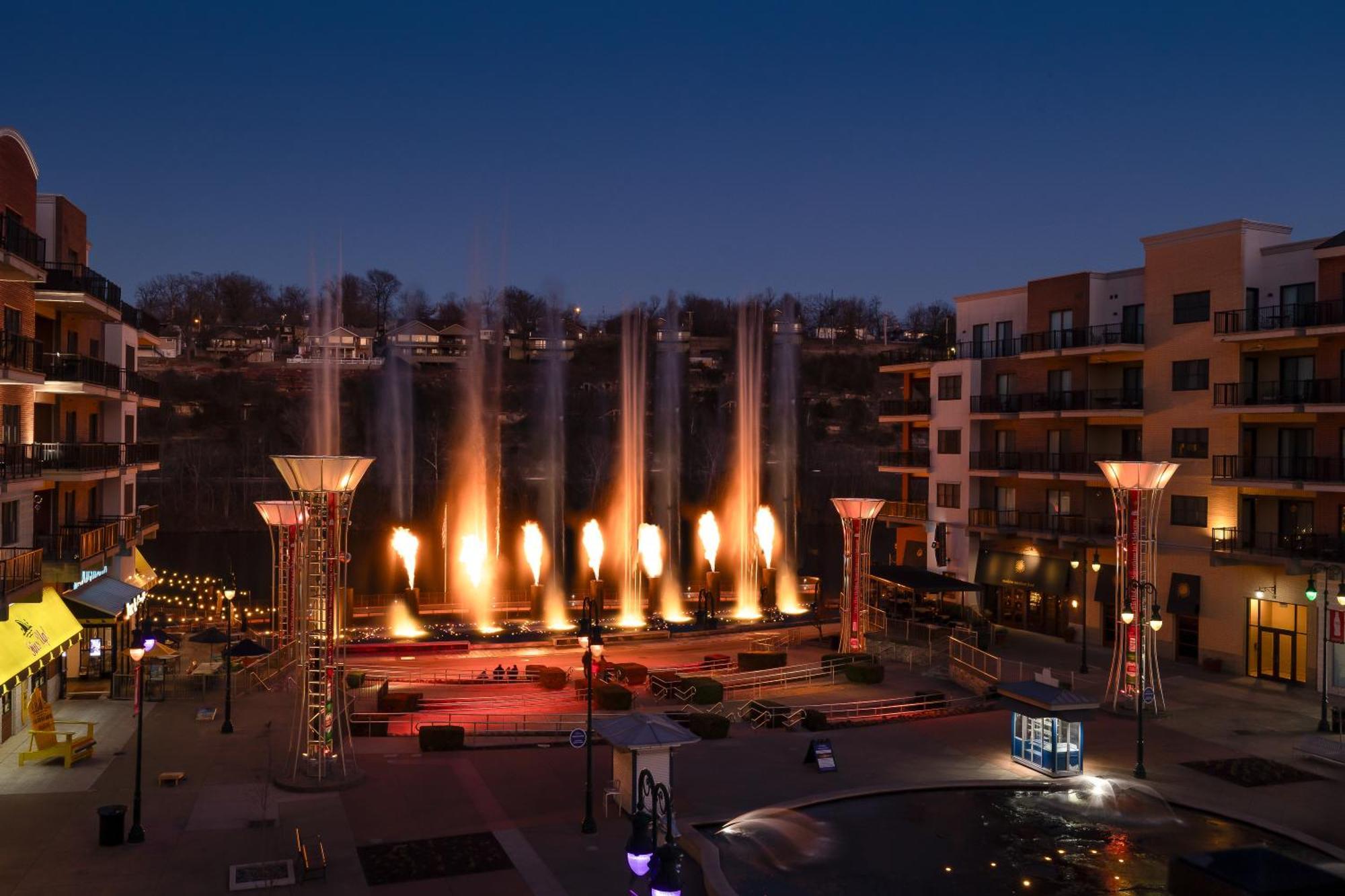 Hotel Hilton Promenade Branson Landing Esterno foto